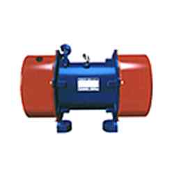 三鑫電機(jī)為您推廣節(jié)省電源的振動電機(jī)